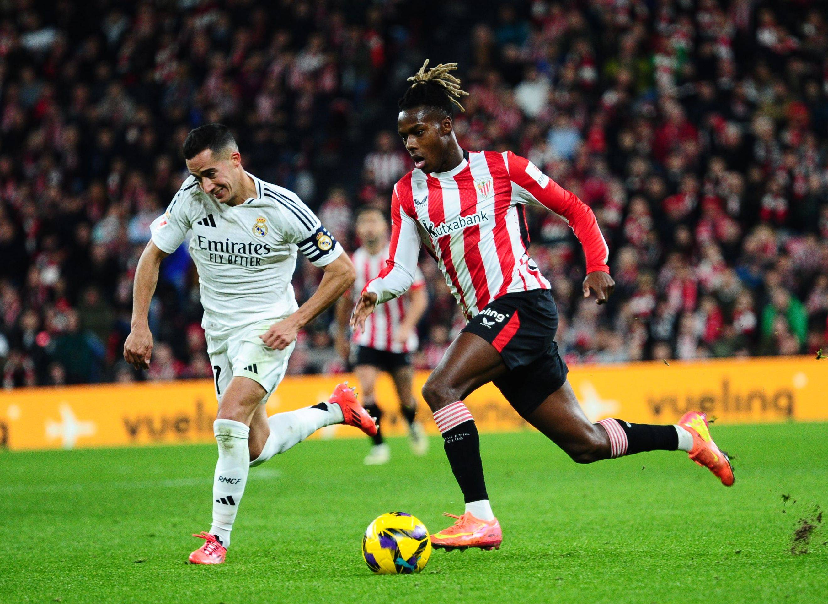 国米赛中年轻球员崛起，老将挣扎，球队面临转型与平衡挑战。